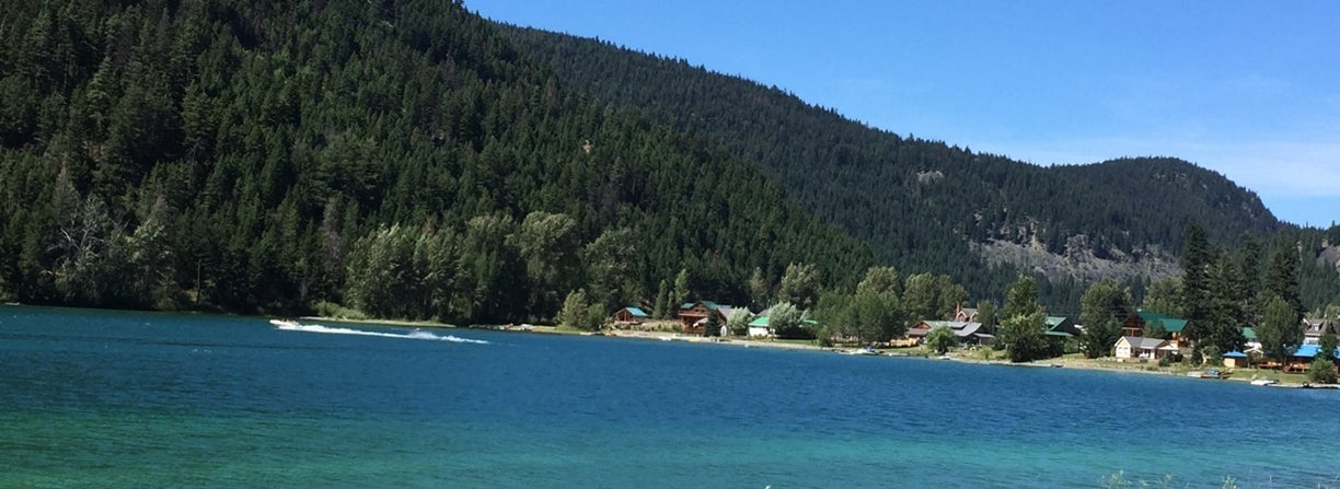 Crystal blue waters of Allison Lake Crystal blue waters of Allison Lake